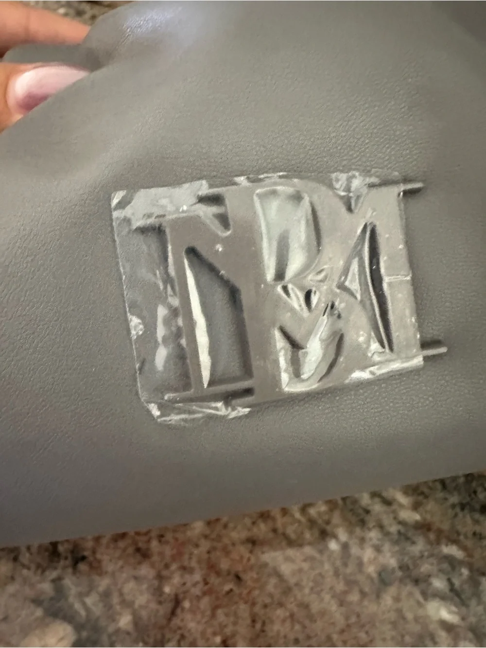 Badgley Mischka Gray Gathered Leather Clutch with Chain.🩶